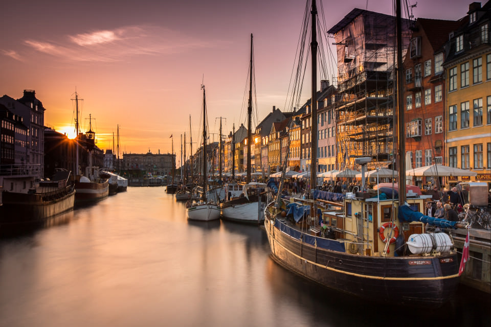 The-official-photographers-denmark-Nyhavn-sunset-canel-boats