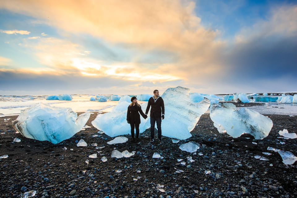 The-official-photographers-Iceland-Ice-beach-iceburg-couple