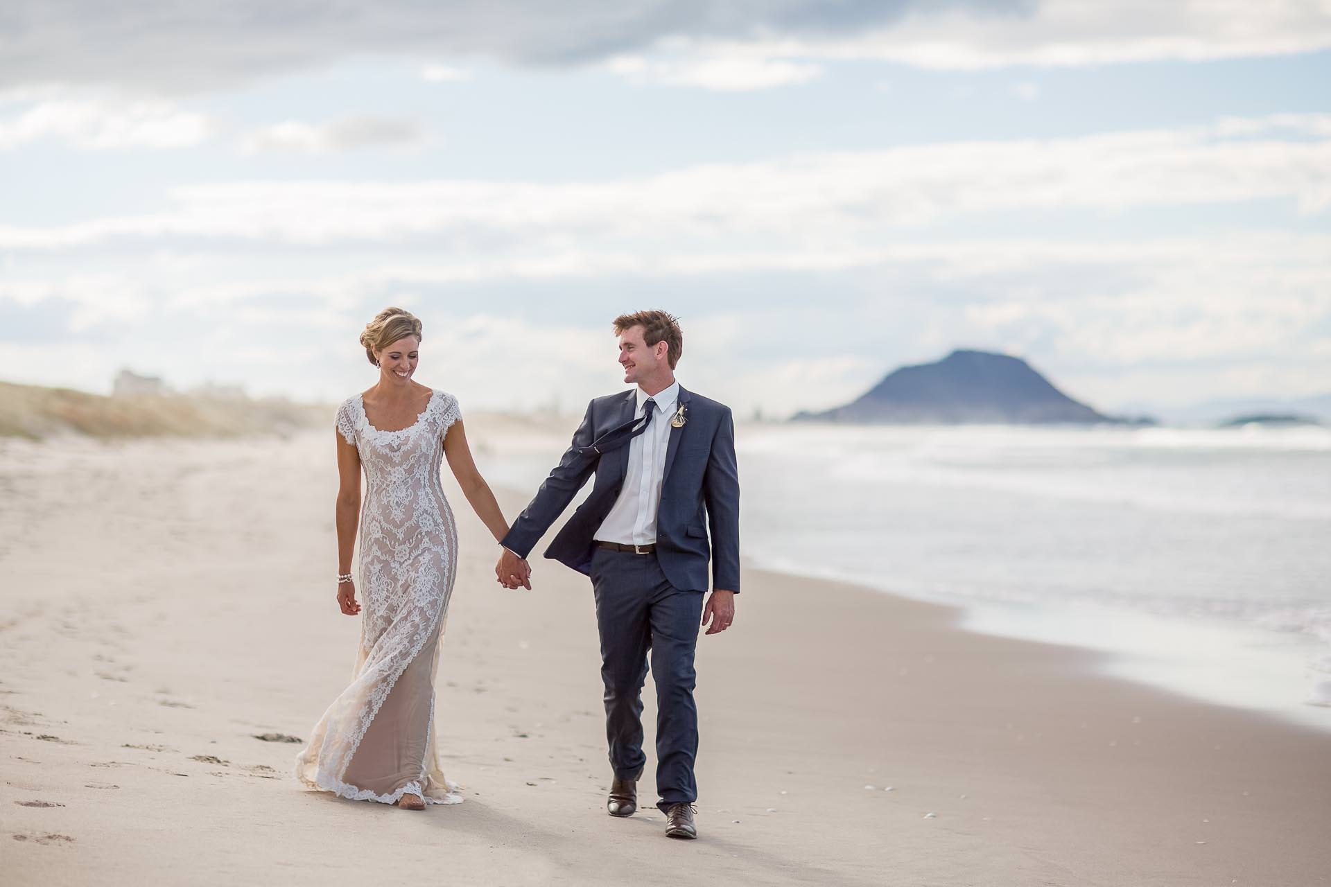 tauranga-wedding-photographers-Beach-couple-holding-hands