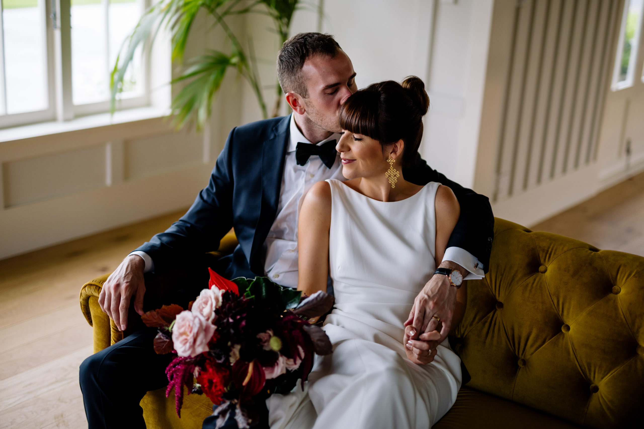 waiheke island wedding photo of couple at mudbrick winery