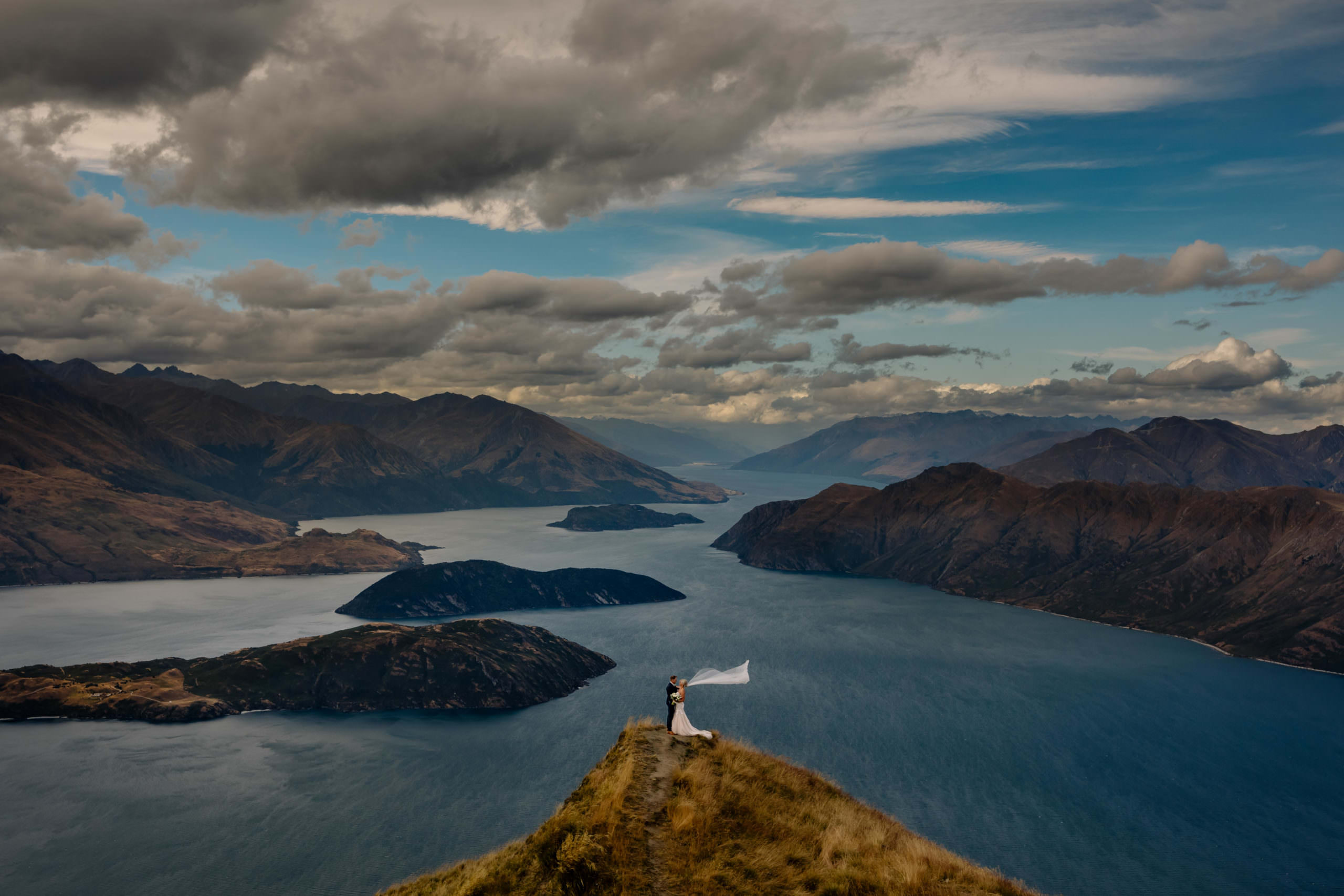 Wanaka wedding photographer top of rows peak nz